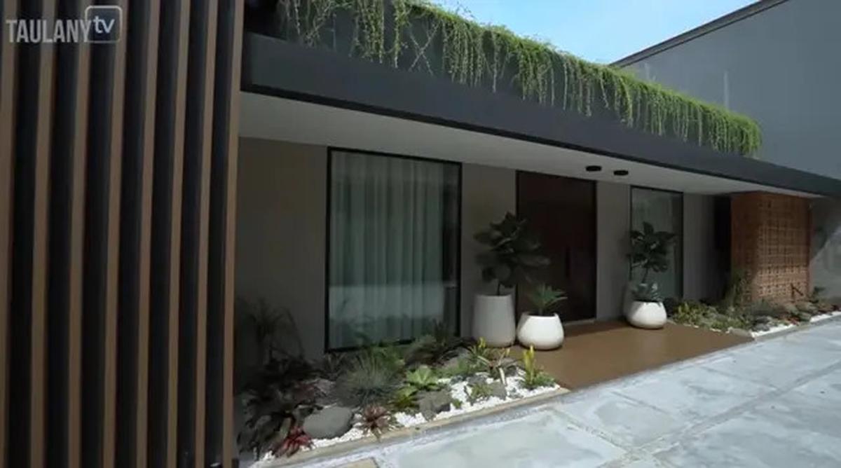 10 Potret Rumah Maia Estianty dari Pintu Depan hingga Kolam Renang, Tamu Auto Betah