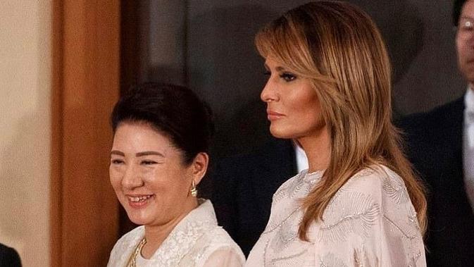 Kaftan Melania Trump saat berkunjung ke Jepang. (Foto: instagram.com/melaniatrumpworld)