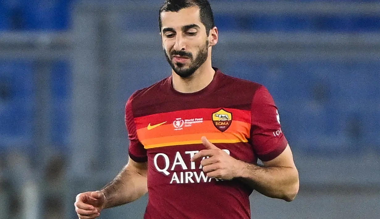 Reaksi gelandang Armenia Roma Henrikh Mkhitaryan setelah membuka skor pada pertandingan sepak bola Serie A Italia melawan Torino di di stadion Olimpiade, Jumat (18/12/2020). AFP Photo/Vincenzo Pinto)
