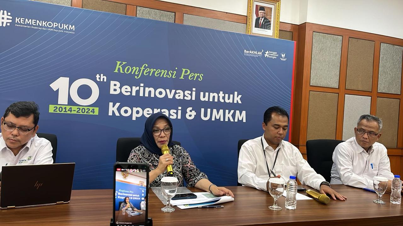 Deputi Bidang Kewirausahaan Kementerian Koperasi dan UKM, Siti Azizah