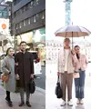 Gaya minimalis pancarkan vibes old money ala Harvey dan Sandra. Keduanya tampil serasi dengan padu padan outfit nuansa putih-light blue. [@sandradewi88]