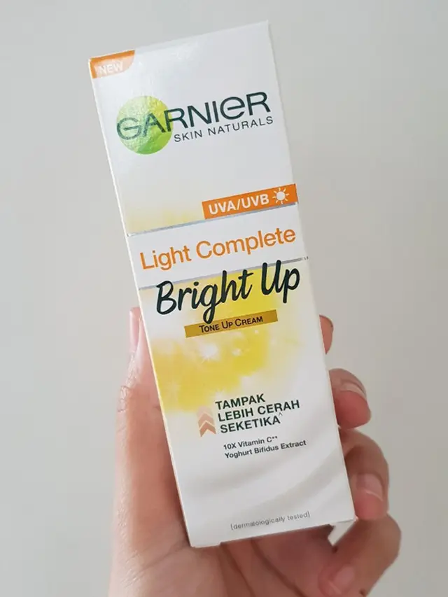 Packaging Garnier Bright Up Tone Up Cream