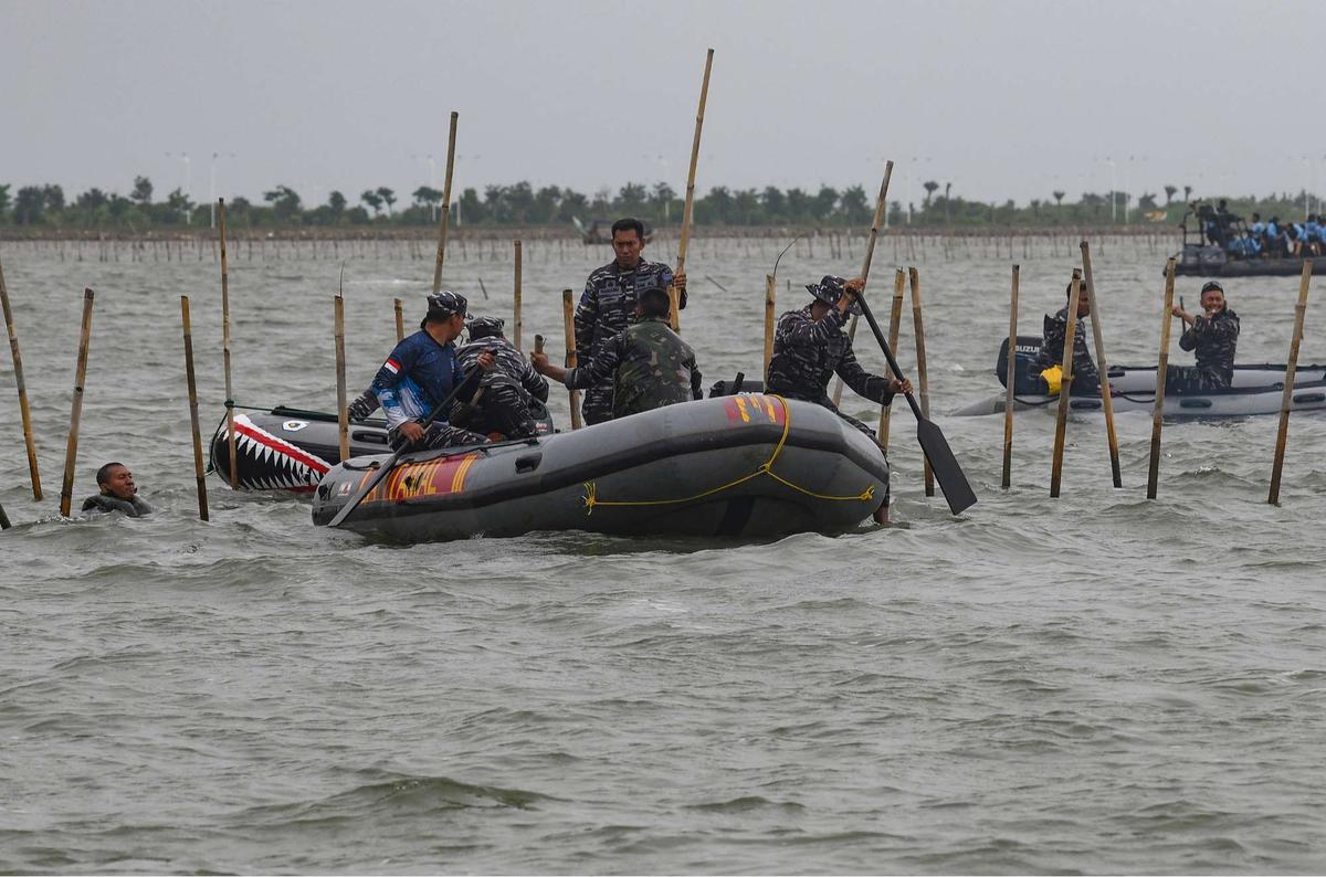 Aksi Ribuan Pasukan TNI AL dan Nelayan Bersatu Bongkar Pagar Laut Misterius di Tangerang