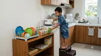 9 Cara Menata Peralatan Makan agar Mudah Dijangkau Anak, Latih Kemandirian Sejak Dini