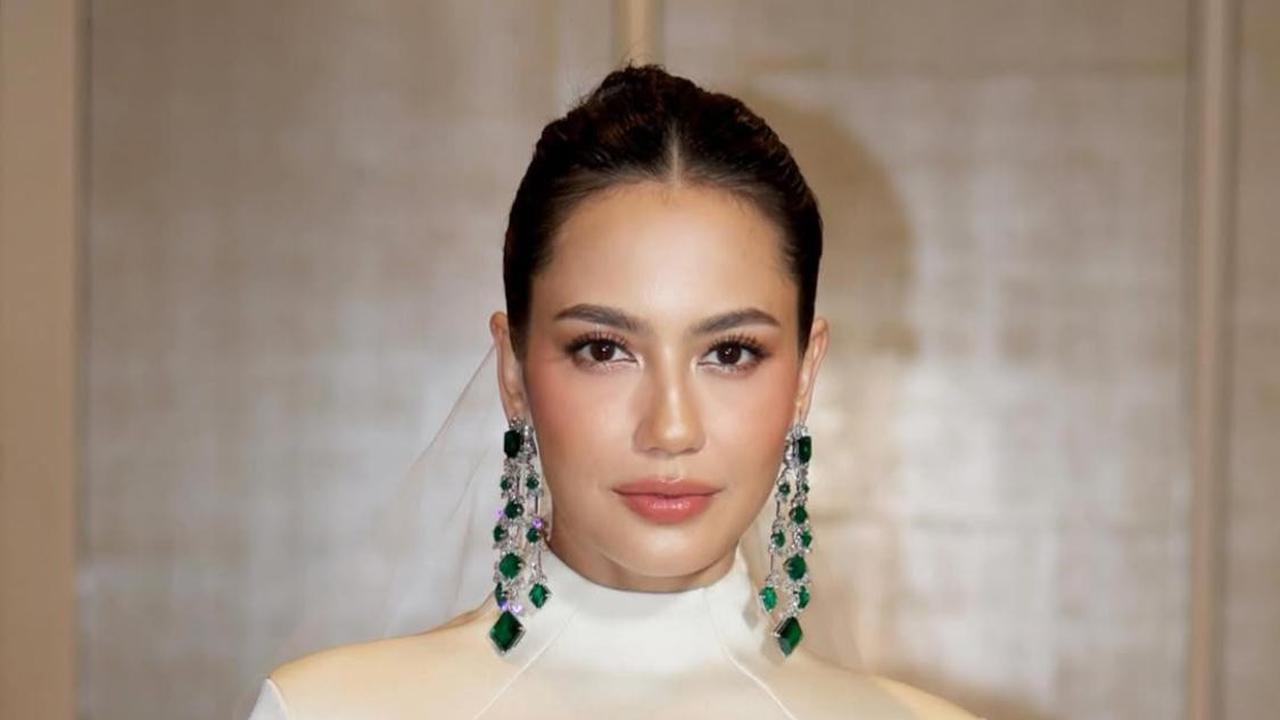 Pevita Pearce Tampil Memesona di Resepsi Pernikahan Malaysia, Perhiasan Mewah dan Makeup Flawless Jadi Sorotan