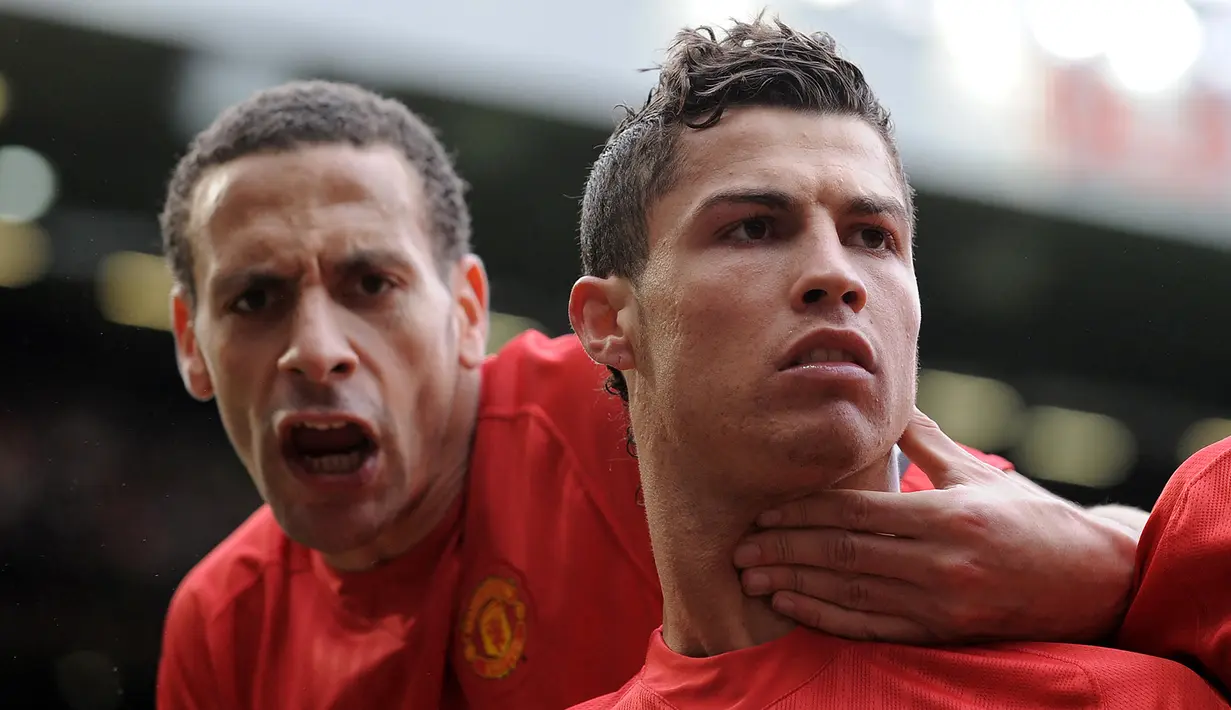 Rio Ferdinand. Bek tengah yang total 12 musim memperkuat Manchester United mulai 2002/2003 hingga 2013/2014 ini tercatat 221 kali bermain bersama Cristiano Ronaldo. Bersama Setan Merah ia mengoleksi total 455 penampilan dengan torehan 8 gol. (Foto: AFP/Andrew Yates)