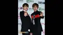 Duo Super Junior, Lee Donghae dan Eunhyuk saat berpose di red carpet Seoul Music Awards 2015, Korea, Kamis (22/1/2015). (mwave.interest.me)