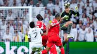 Foto: Aksi Heroik Manuel Neuer yang Membuat Penyerang Real Madrid Gigit Jari