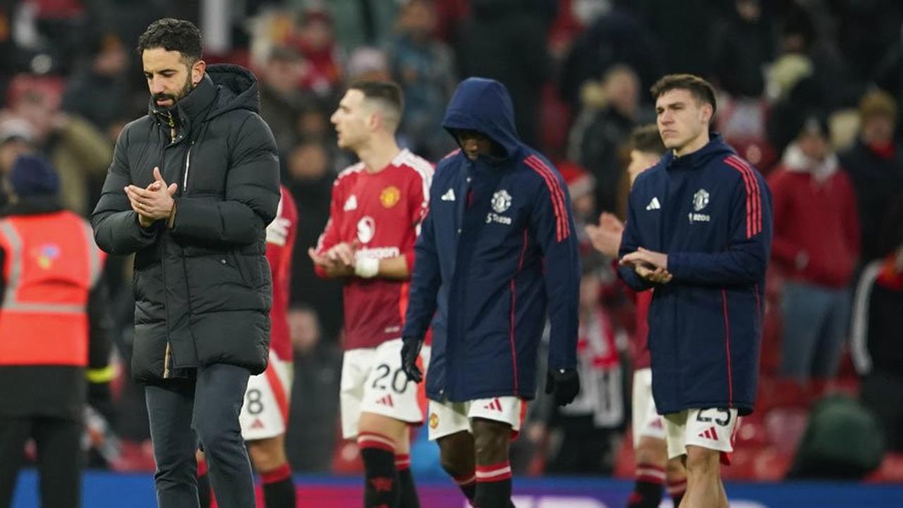 Eks Striker Legendaris Inggris ini Sebut Keterpurukan MU Disebabkan oleh Pemain, Bukan Ruben Amorim!