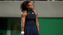 Ekspresi kesedihan petenis AS, Serena Williams usai dikalahkan petenis Ukraina, Elina Svitolina di babak ketiga Olimpiade Rio 2016, Selasa (9/8). Petenis nomor satu dunia itu tersingkir di pertandingan putaran ketiga Olimpiade Rio (REUTERS/Kevin Lamarque)