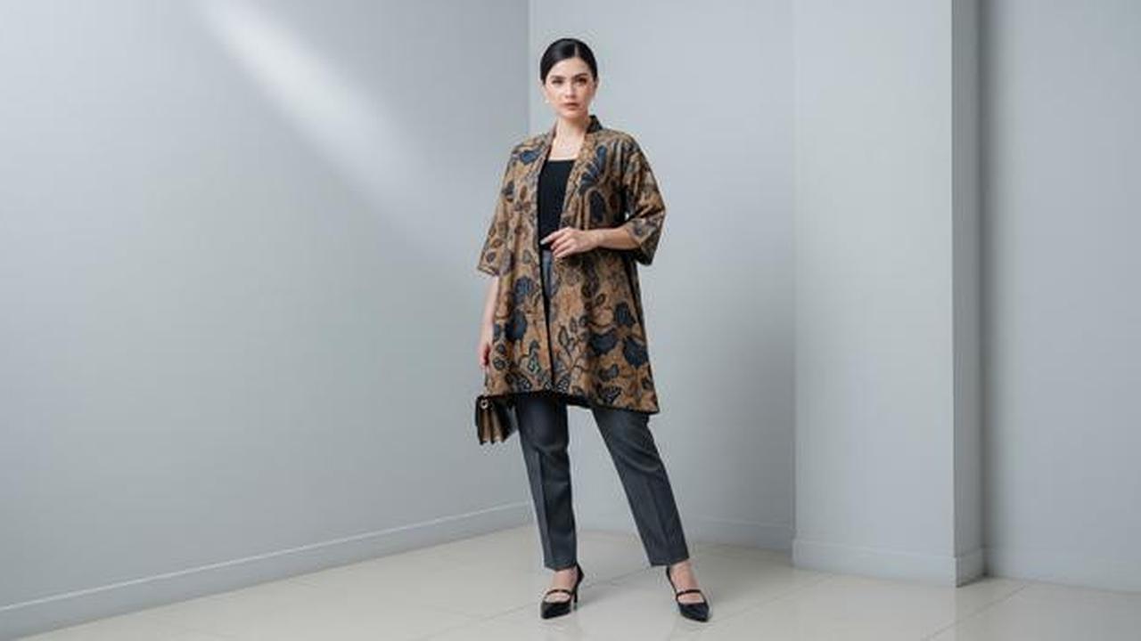 8 Contoh Model Atasan Batik Kimono Wanita 2025, Tampil Stylish dan Modern