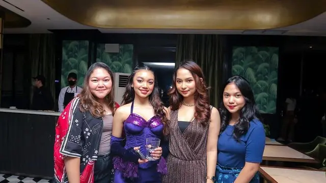 7 Potret Tampilan Serba Ungu Naura Ayu Rayakan Sweet Seventeen, Vibesnya Disebut Mirip Olivia Rodrigo