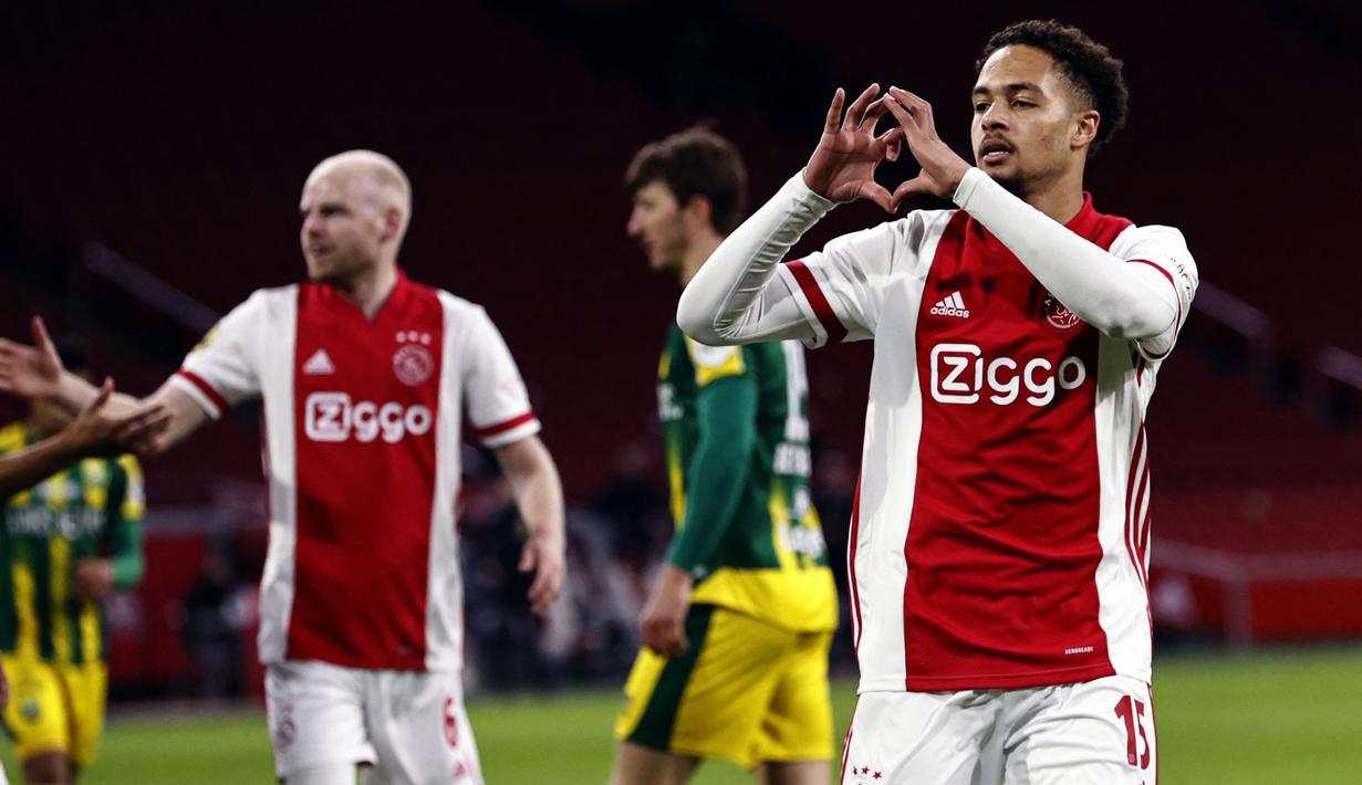 Devyne Rensch sukses membawa Belanda menempati peringkat keempat pada Piala Dunia U-17 2019 setelah kalah 1-3 dari Prancis pada laga perebutan tempat ketiga. Saat ini ia tengah menjalani musim keempat bersama Ajax Amsterdam setelah dipromosikan dari Ajax U-21 pada awal musim 2020/2021. Bersama Timnas Belanda ia telah mencatatkan satu caps yang menjadi debutnya pada 7 September 2021. (AFP/ANP/Maurice van Steen)