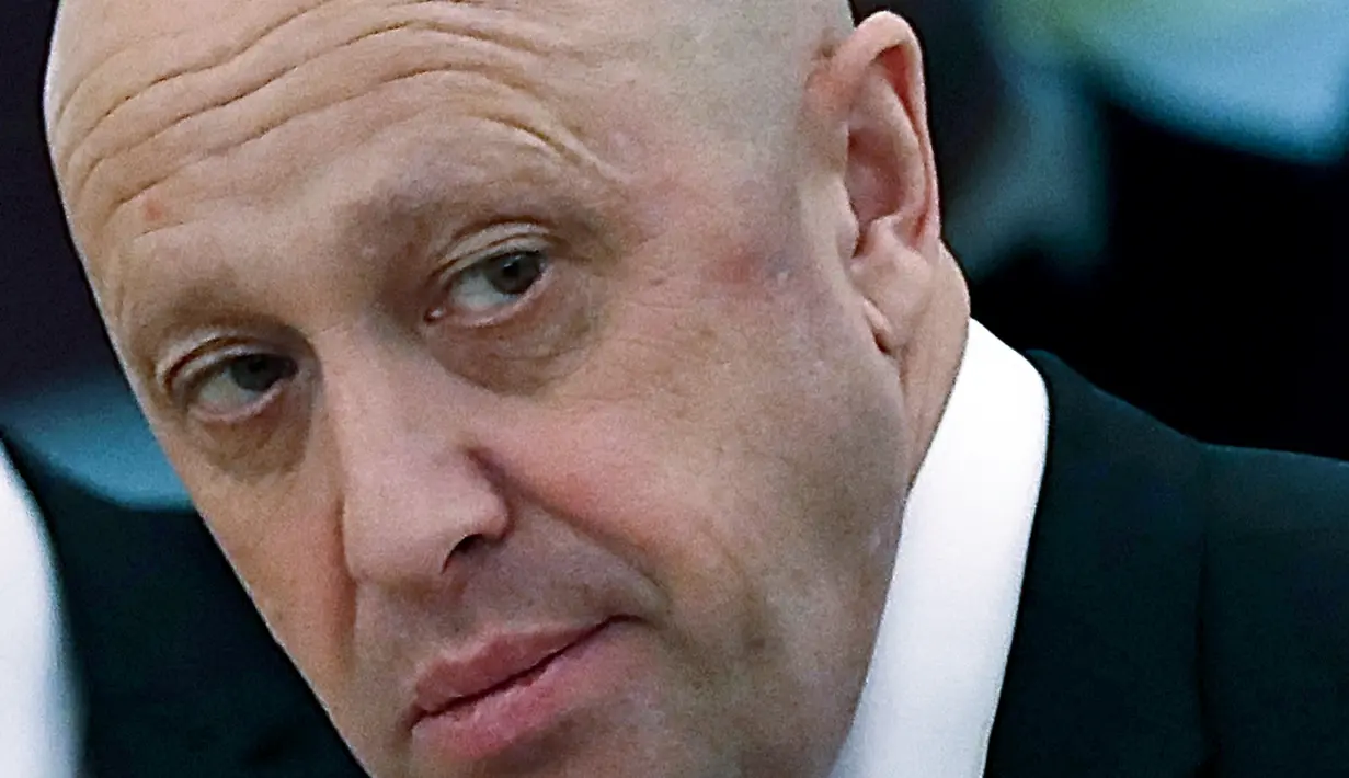 Pemimpin kelompok tentara bayaran Wagner Group Yevgeny Prigozhin disebut masuk ke daftar penumpang pesawat yang jatuh itu. (Sergei Ilnitsky/Pool via AP, File)