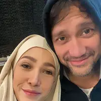 Potret Mieke Amalia Berhijab yang Banjir Pujian (Sumber: Instagram/t_orasudi_ro)