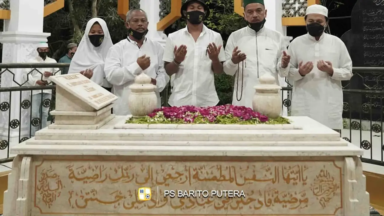 Bagus Kahfi berziarah di Banjarmasin.