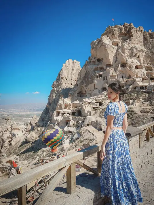 Trip ke Cappadocia ini mengingatkan warganet akan scene Anya di Layangan Putus [@anyageraldine]