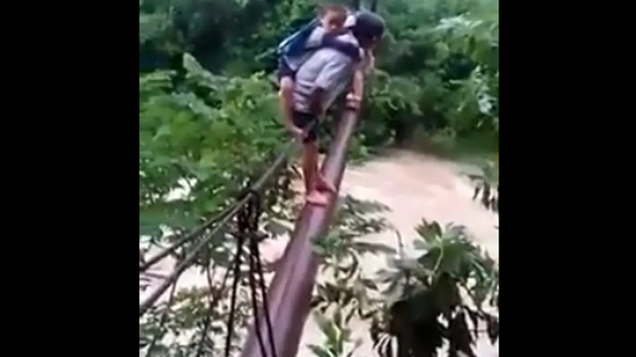 Demi Anaknya Bisa Sekolah, Ayah Ini Rela Bertaruh Nyawa