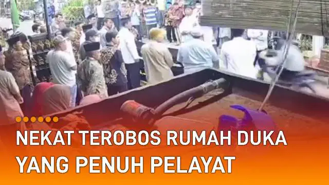 Warganet pun heran dengan aksi pemotor tersebut yang seolah tak paham etika.