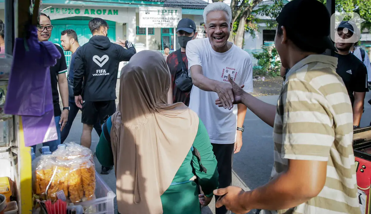 Kepada masyarakat yang dia temui di jalan pun Ganjar meminta agar selalu hidup sehat. (Liputan6.com/Faizal Fanani)