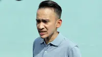 "Ini salah satu berita yang sedih buat para penggemar dan yang mengidolakan. Saya kalau ada berita kurang bagus mending menghindari. Takutnya baper (bawa perasaan) dan malah nyari-nyari dan kepikiran," kata Ruben Onsu. (Deki Prayoga/Bintang.com)