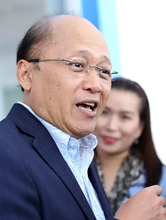 "Saya tanyakan ke Kiswinar apa yang sering dikatakan ibunya kepada saya, 'bahwa kamu bukan anak saya'. Itu yang ibumu katakan kepada saya," ungkap Mario Teguh saat menjadi bintang tamu, Jumat (9/9/2016). (Nurwahyunan/Bintang.com)