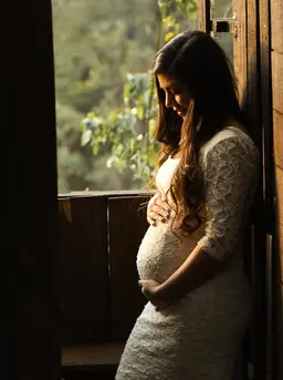 Ilustrasi Kelebihan Berat Badan saat Hamil Credit: unsplash.com/Ellyas