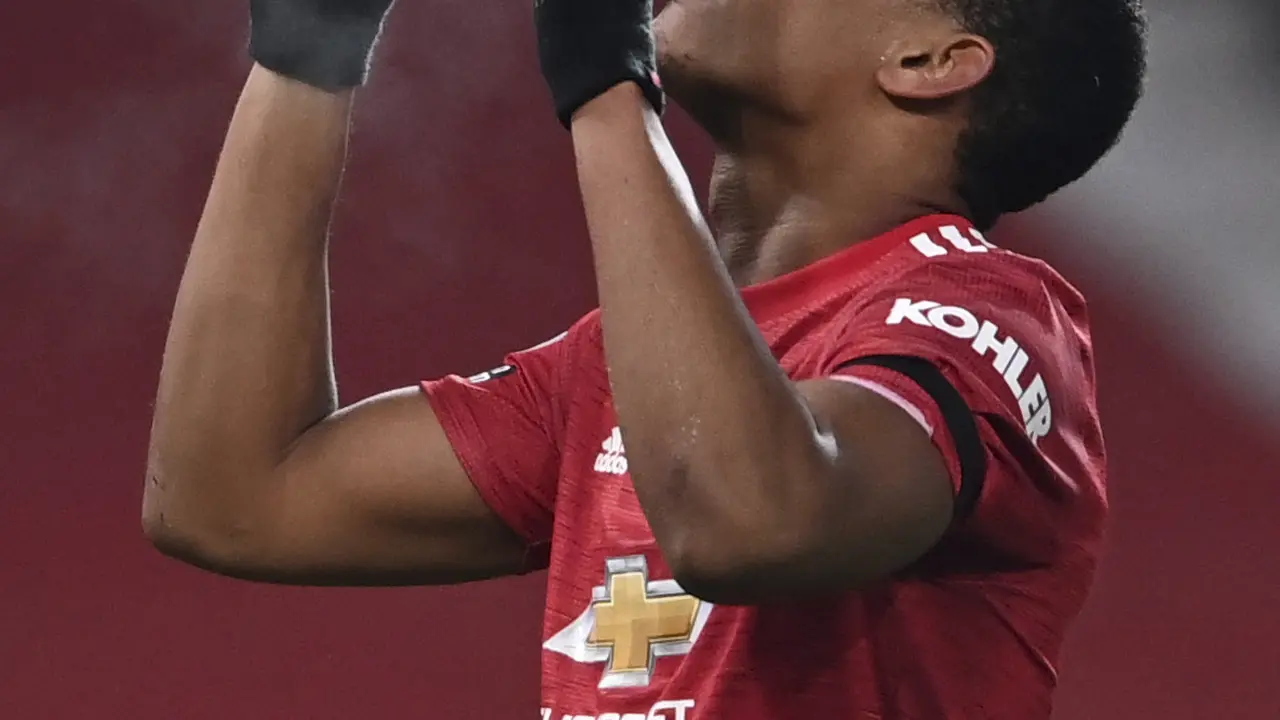 Gol Penalti Bruno Fernandes Menangkan MU Atas Aston Villa