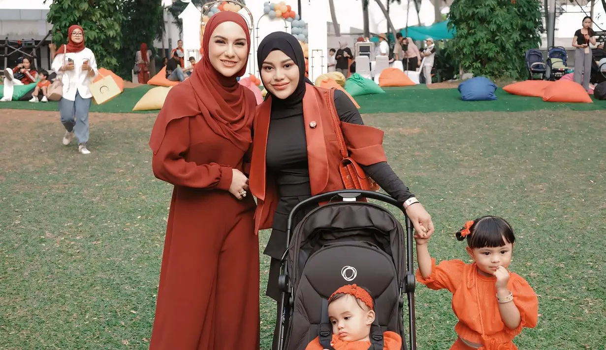 <p>Warganet salah fokus melihat postur tubuh Aurel yang kini lebih langsing dari sebelumnya. Aurel memang diketahui sangat rajin berolahraga. (Foto: Instagram/ aurelie.hermansyah)</p>