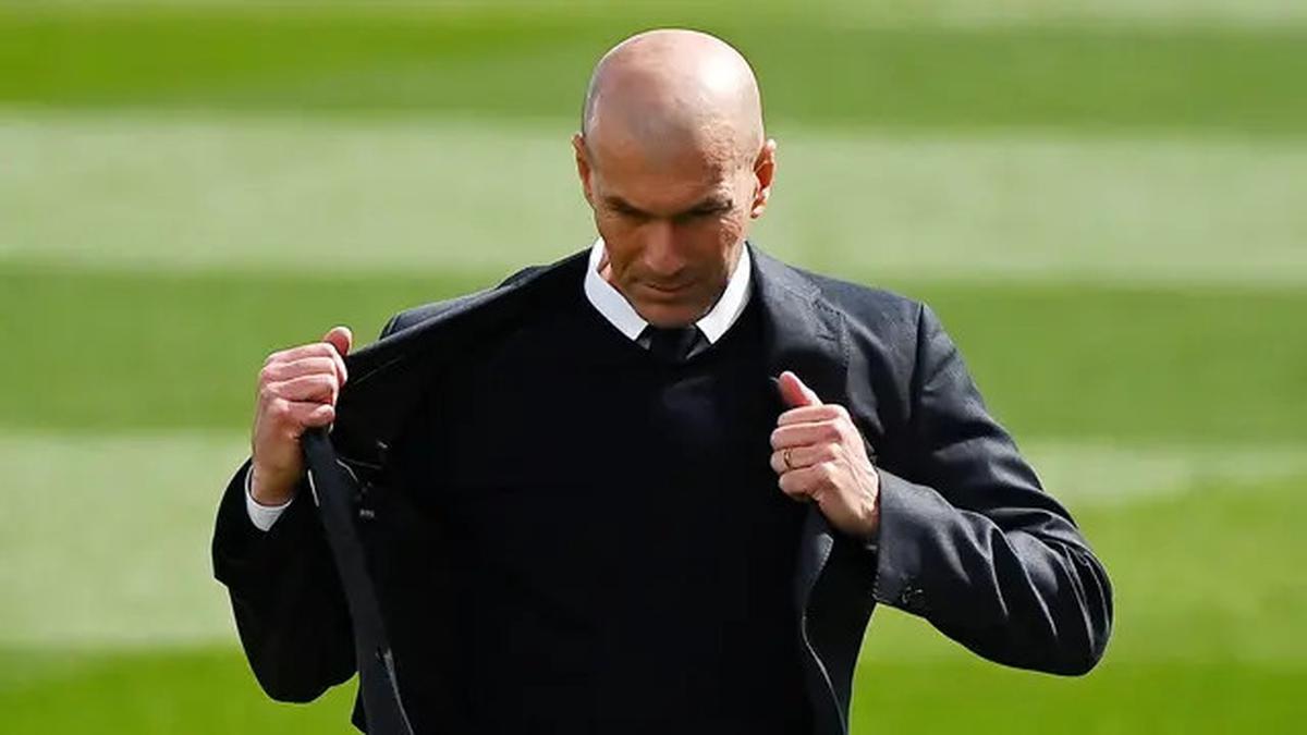 2 Syarat yang Bisa Membuat Zinedine Zidane Tertarik Gantikan Erik ten Hag di MU