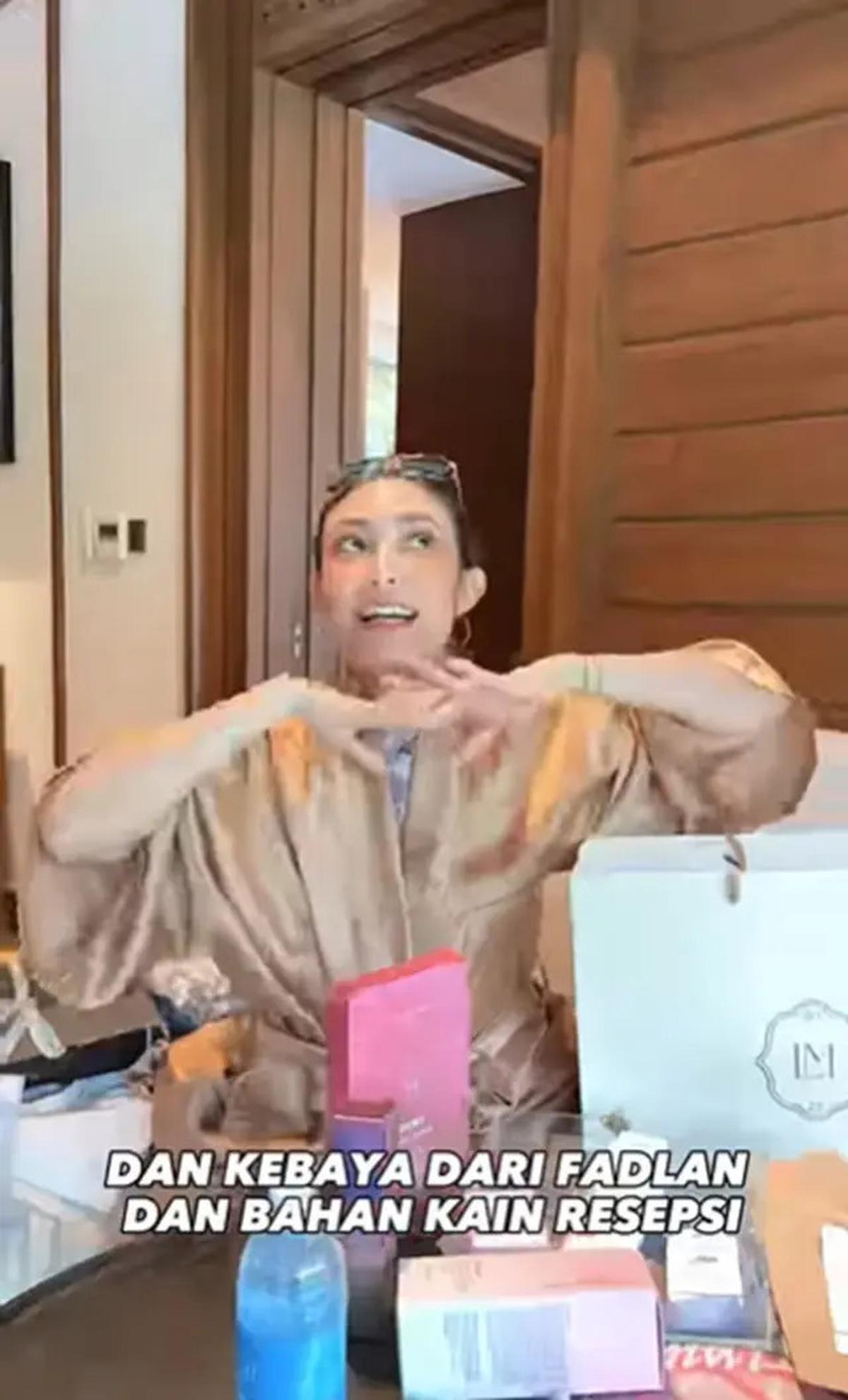 Intip Pilihan Souvenir Bridesmaid ala Luna Maya, Mulai dari Skincare hingga High Heels