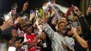 Arsenal masih memiliki kesempatan untuk menambah gelar juara musim ini dengan mengawinkan trofi Liga Champions. Mereka akan melakoni laga final melawan PSG pada Jumat (29/05) waktu setempat. (AP Photo/Alberto Pezzali)