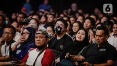 Sejumlah pengunjung menggunakan masker saat menyaksikan Java Jazz Festival 2020 di JIExpo Kemayoran, Jakarta, Jumat (28/2/2020). Promotor meminta penonton memakai masker saat menghadiri Java Jazz Festival 2020 untuk mengantisipasi penyebaran virus corona. (Liputan6.com/Faizal Fanani)