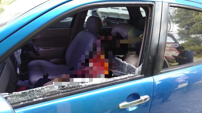 Istri Pejabat Sulsel saat ditemukan tidak bernyawa di dalam mobilnya (Fauzan/Liputan6.com)