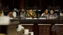 Ketua DPD RI Irman Gusman (tengah) saat menghadiri Rapat Paripurna, Jakarta, Rabu (8/4/2015). Rapat paripurna berisi ikhtisar hasil pemeriksaan BPK RI semester II tahun 2014. (Liputan6.com/Andrian M Tunay)