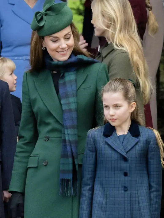 Ia juga tampil menawan dengan gaya rambut yang ditata sempurna.  [Foto: Instagram/ TheWales_Family]