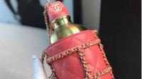 Tas botol minum Chanel. (dok.Instagram @sjd_jyq/https://www.instagram.com/p/B5mdDbbHAT5/Henry)