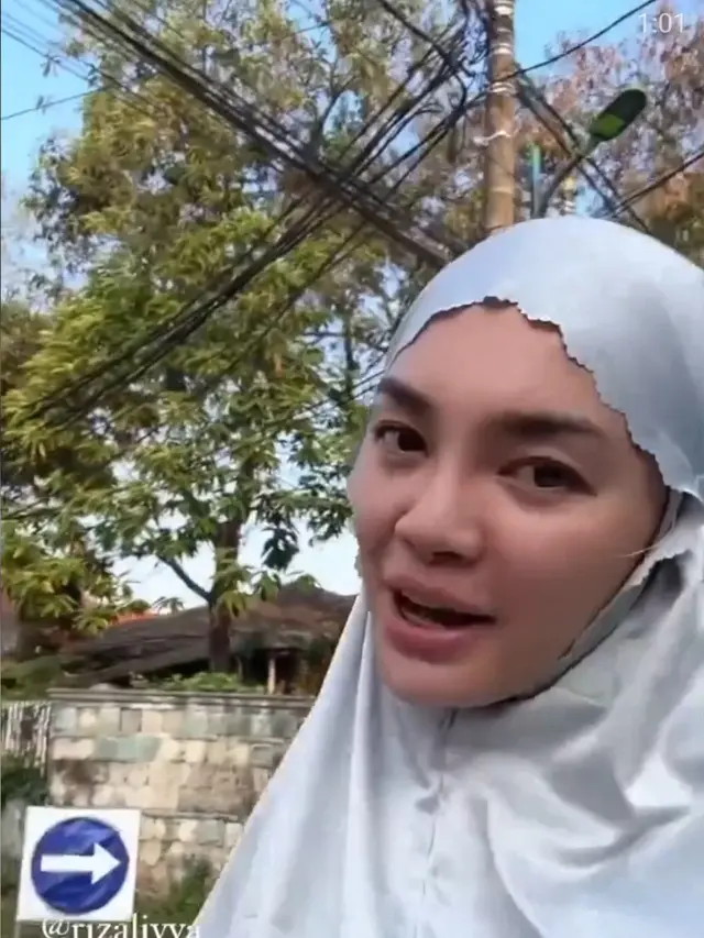 Violenzia Jeanette Berhijab