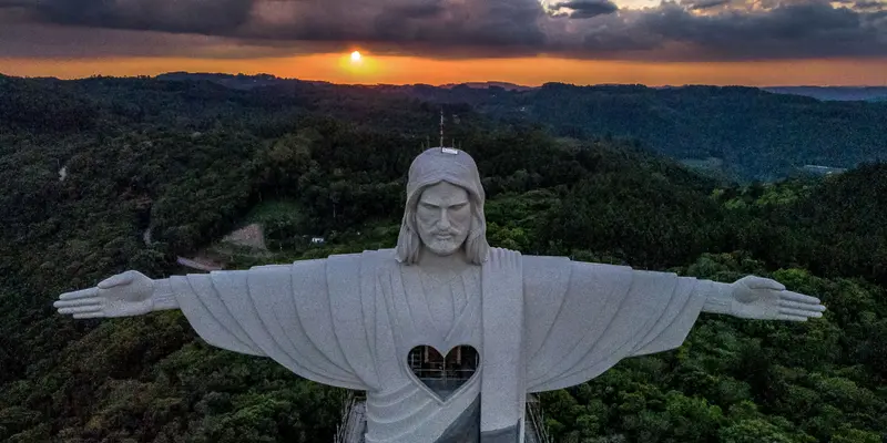 Patung Christ the Protector