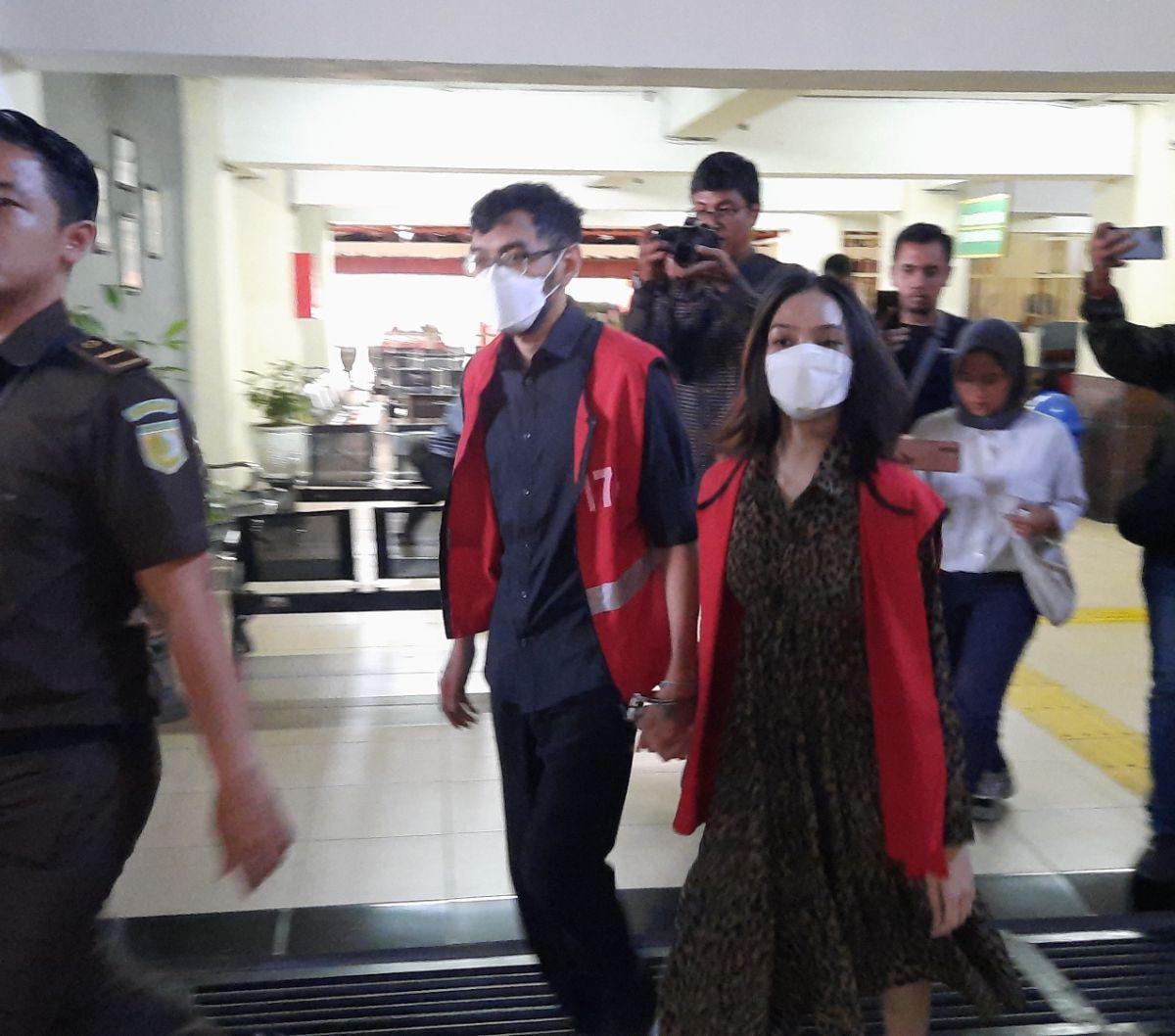 Dalam perkara sebelumnya,&nbsp;Aryarota Cumba Salaka alias Aro dan Anisa Hardiyanti bersama seorang terdakwa lainnya Chavia Zagita juga dinyatakan bersalah melakukan tindak pornografi.
