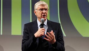 Arsene Wenger, Kepala Pengembangan Sepak Bola Global FIFA, berbicara selama diskusi panel di The John F. Kennedy Center for Performing Arts pada 4 Desember 2025 di Washington, DC. (Dan Mullan/Getty Images via AFP)