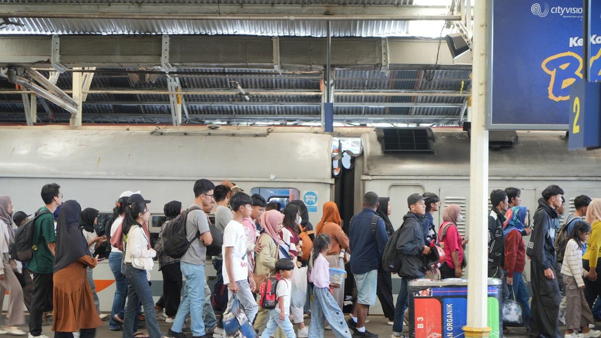 Antisipasi Peningkatan Jumlah Penumpang, PT KA Bandung Tambah Kereta di Berbagai Rangkaian KA