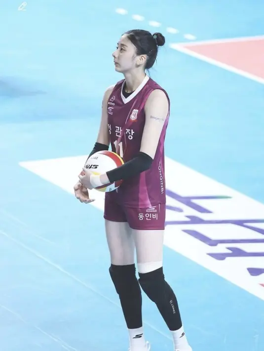 DI lapangan, ia tidak banyak hadirkan banyak elemen makeup. Gaya naturalnya curi perhatian. [Instagram.com/p_hyemin_]