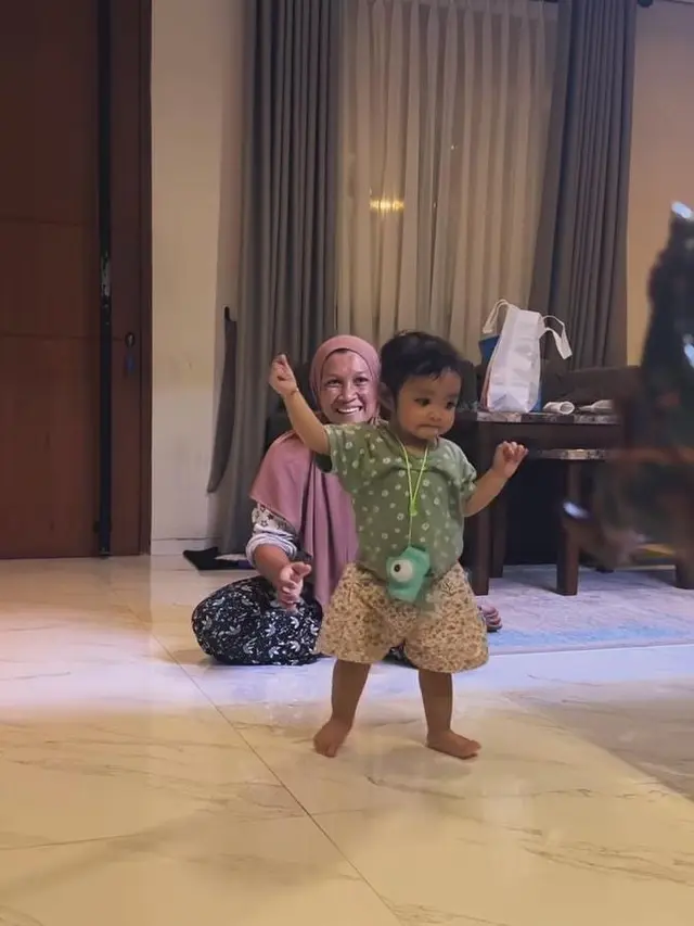 Potret Indah Ningtyas bersama anak-anaknya (Sumber: Instagram/@indhningtys)