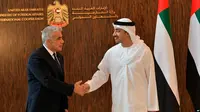 Menteri Luar Negeri Israel Yair Lapid hari Selasa (29/6) meresmikan Kedutaan Besar Israel di Uni Emirat Arab (AP)