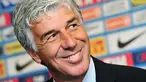 Pelatih baru Inter Milan Gian Piero Gasperini diperkenalkan ke khalayak media di pemusatan latihan Inter di Appiano Gentile, Milan, 5 Juli 2011. AFP PHOTO/GIUSEPPE CACACE