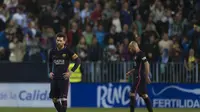 Penyerang Barcelona, Lionel Messi menunjukkan ekspresi kecewa setelah timnya gagal menang kontra Malaga, pada laga lanjutan La Liga 2016-2017, di Stadion La Rosaleda, Minggu (9/4/2017) dini hari WIB. Barcelona takluk 0-2.  (AFP/Jorge Guerrero)