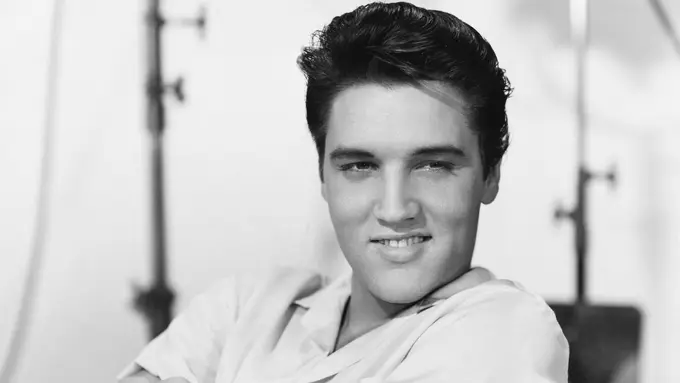 [Bintang] Elvis Presley