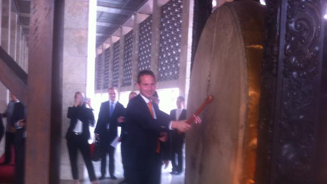 Tabuhan Bedug Menlu Denmark Membahana di Masjid Istiqlal