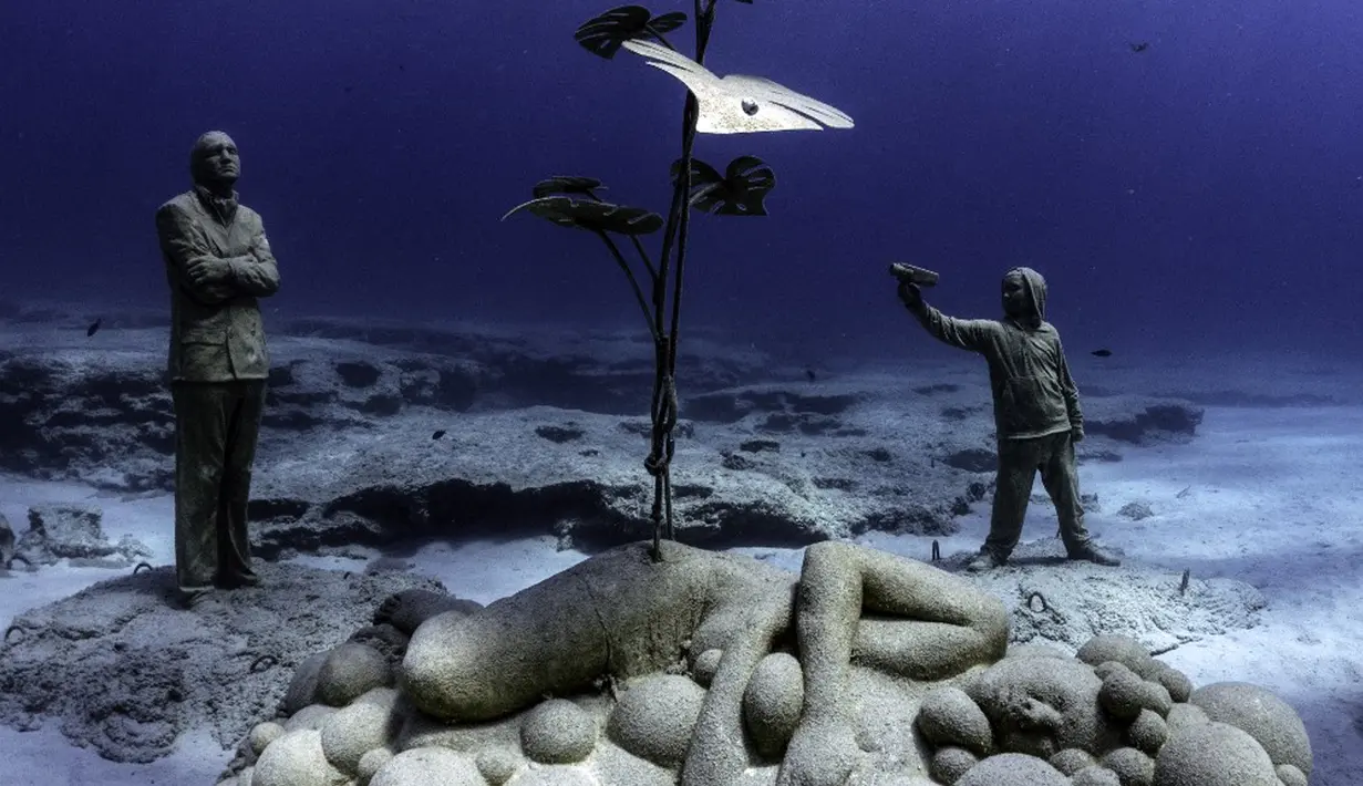 Pemandangan taman patung bawah laut MUSAM di Ayia Napa, Siprus, 18 September 2021. Taman ini mengoleksi 130 patung figuratif bawah laut yang tersebar di antara serangkaian pohon organik yang dipahat dan tanaman bawah tanah. (EMILY IRVING-SWIFT/AFP)